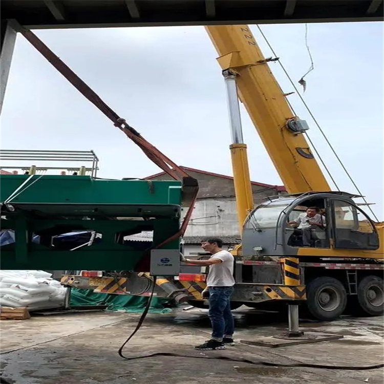 五湖渔场注意大型吊车出租使用以及应该怎样正确维护