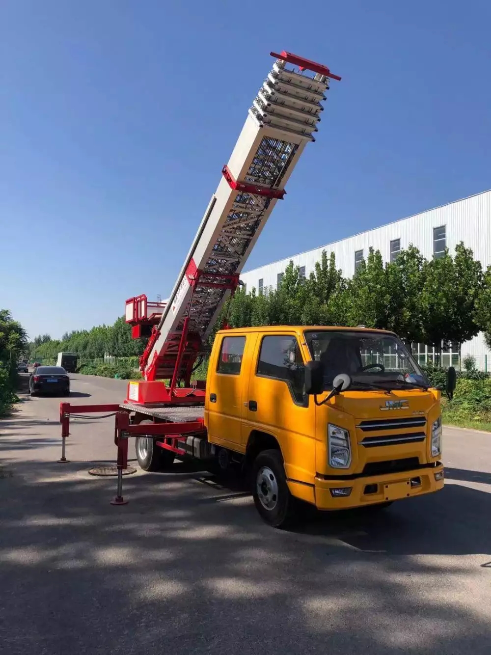 五湖渔场附近的云梯车出租服务：轻松解决高空作业需求