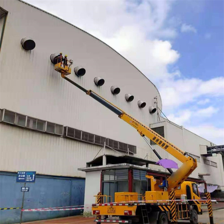 五湖渔场高空作业车出租服务：专业广告牌安装解决方案