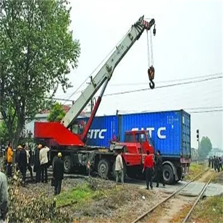 五湖渔场如何快速找到附近的吊车救援公司