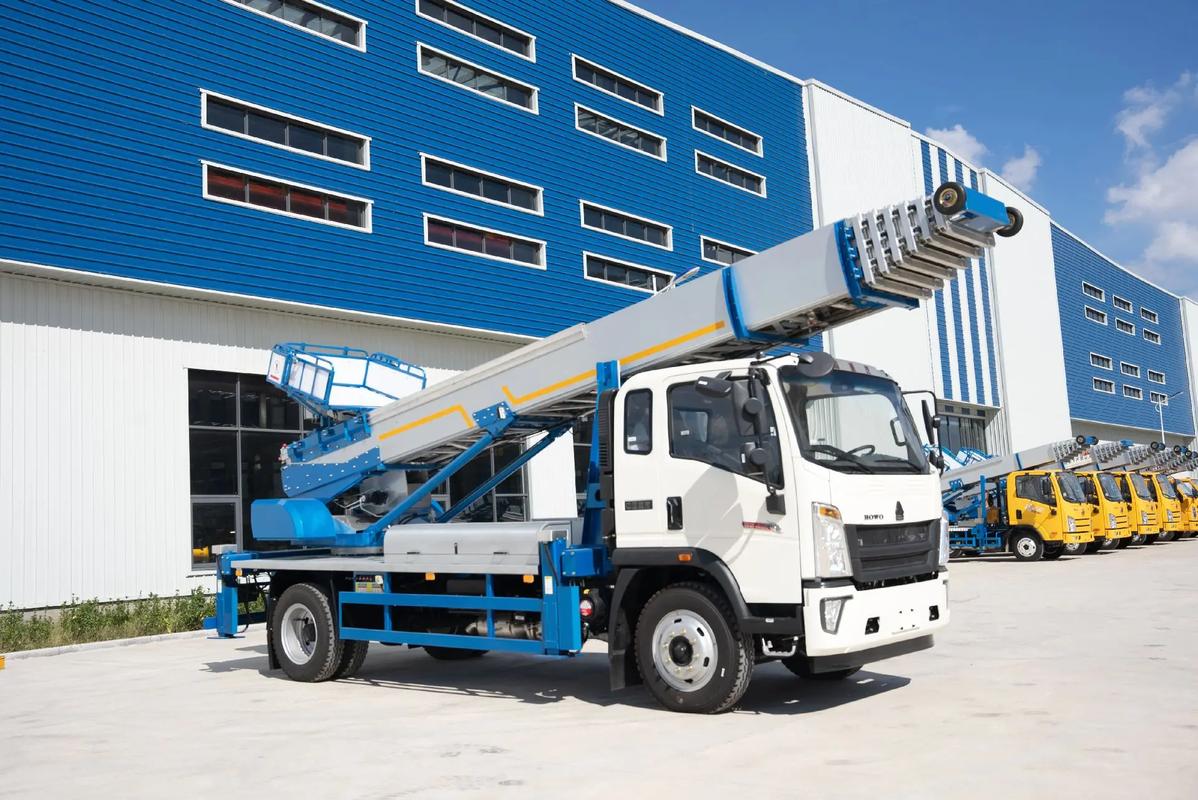 五湖渔场出租云梯车高空作业车 建筑垃圾搬运